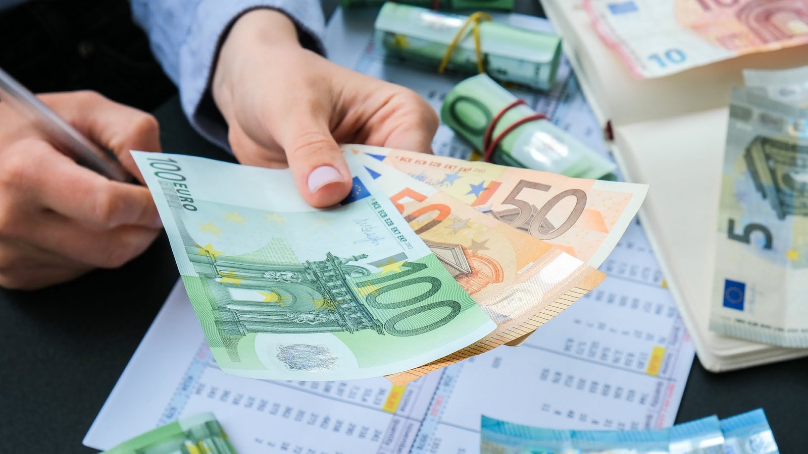 Salary in Ireland in UERO